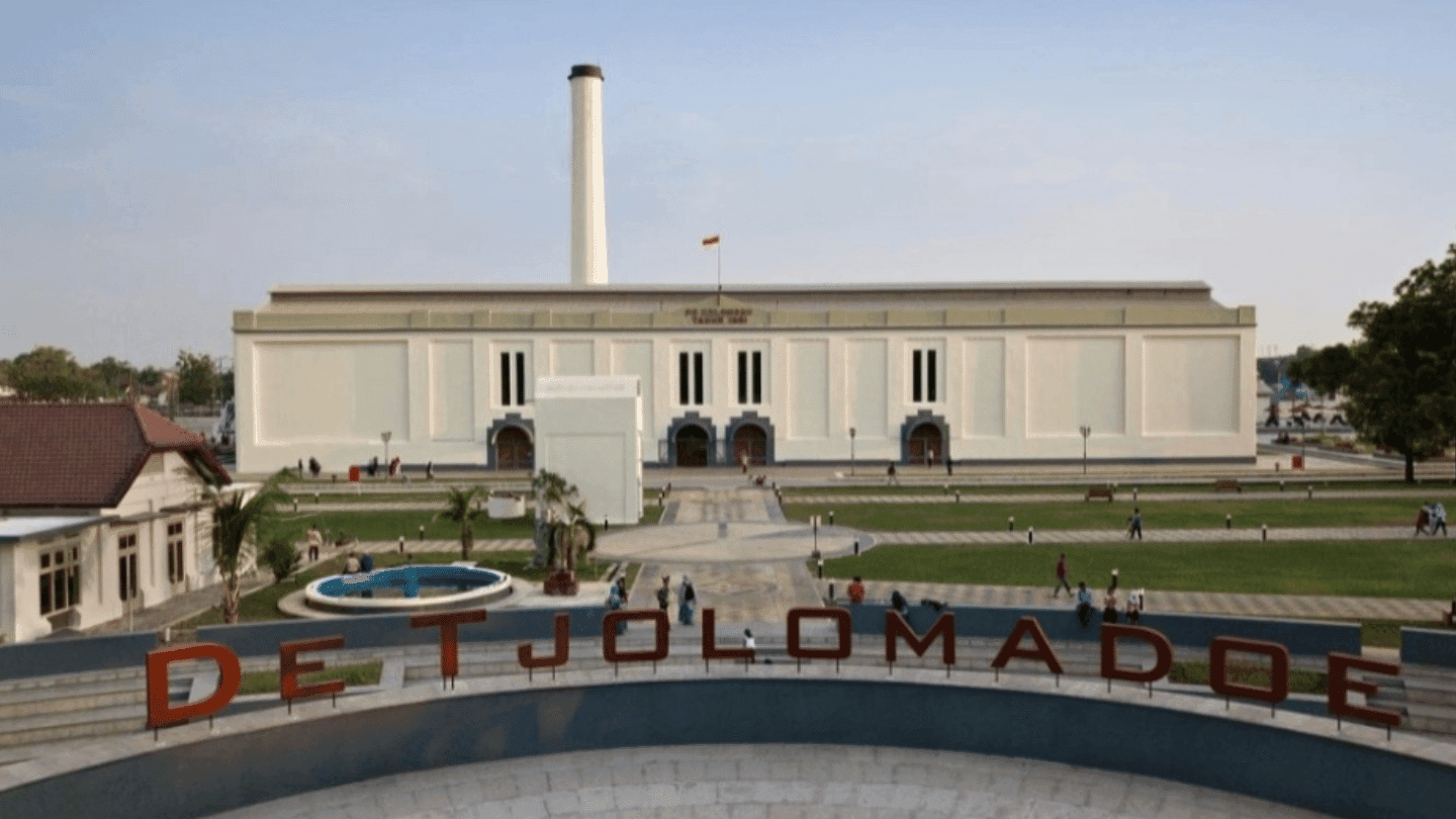 Solo Explore: Gathering & Tour 1 Day
